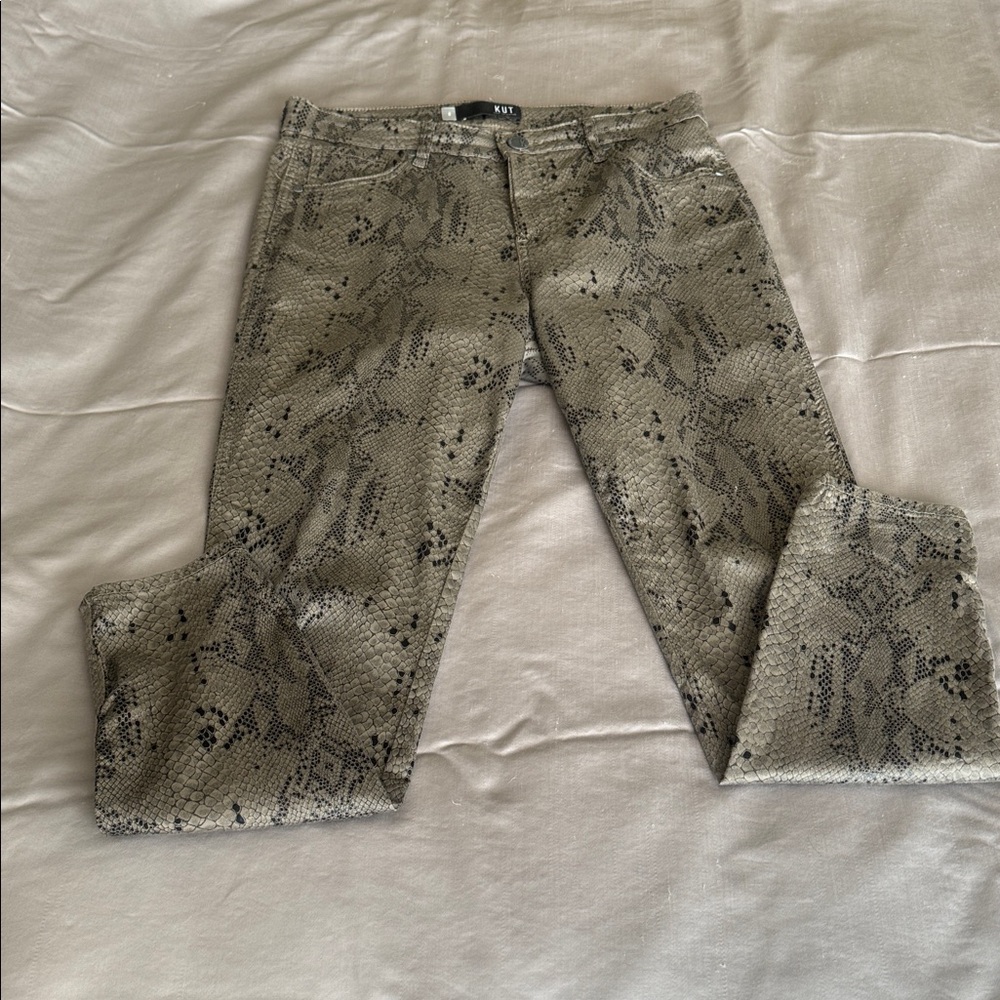 Kut from the Kloth Snake Print Skinny Stretchy Ankle, Olive & Black Pants.Size 8